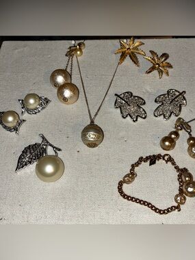 Vintage Sarah Coventry “Classic Pearl & Gold” Elegance Lot